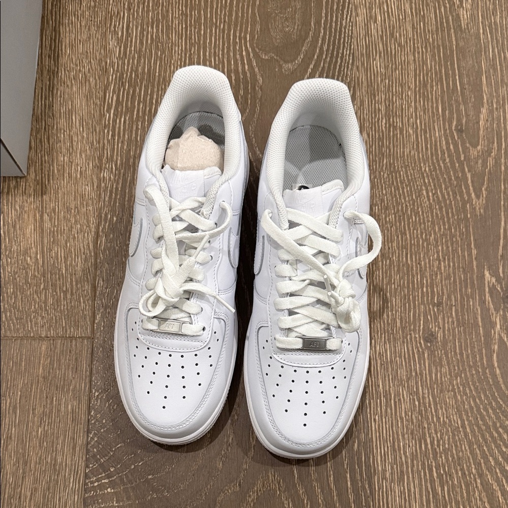 Classic White Nike Airforce 1 Sneakers